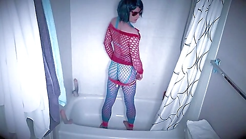 Latina in lingerie shows us her sexy body in the shower