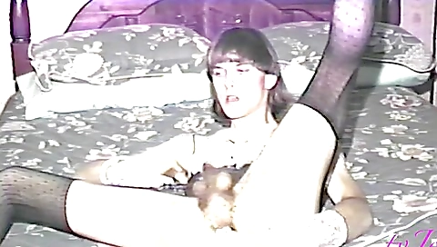 Vintage brunette plays with her hairy pussy in a solo