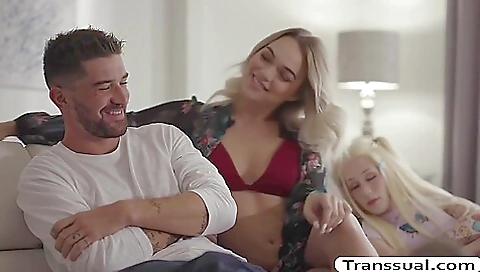 Blonde gets her ass and butt pounded in the backseat