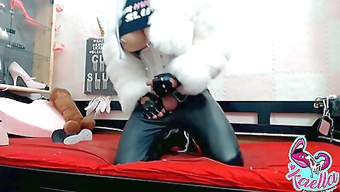 Amateur anal fetish video with a big ass 18yo girl